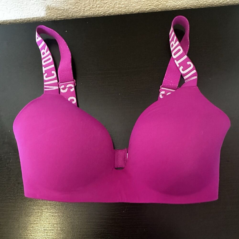 Victorias‎ Secret T-Shirt Bra Purple Lightly Lined Wireless Size 32D Spellout
